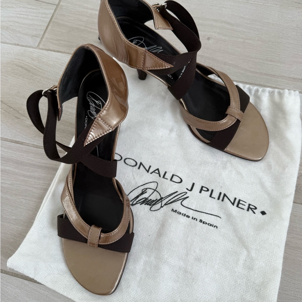 Donald J. Pliner Women's Tan and Black Strappy Heels